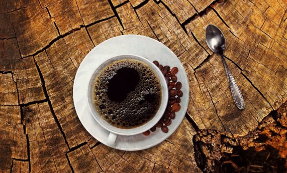 El consumo de café no influye en el deterioro físico de los adultos mayores